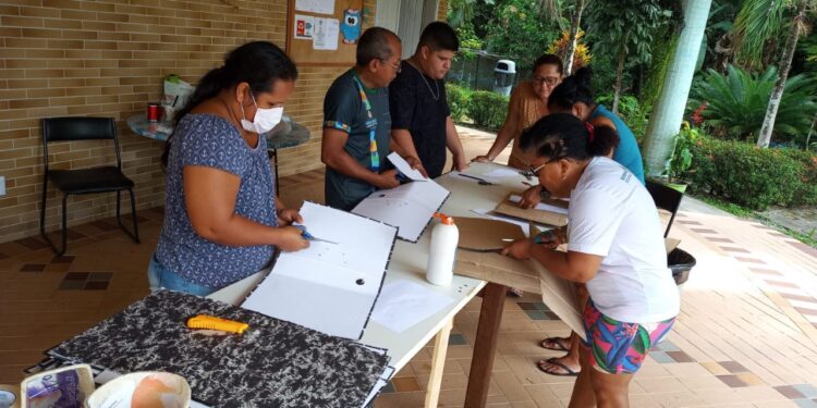 Prefeitura de Manaus realiza minicurso de vasos para arranjos florais no Parque Nascentes do Mindu